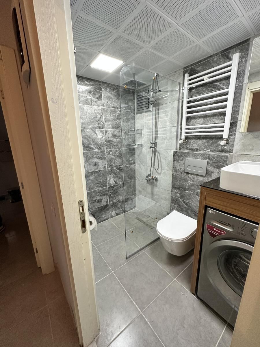 Alex Bey Banyo